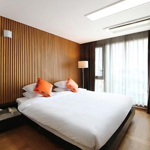 Run Of House Room Assigned On Arrival